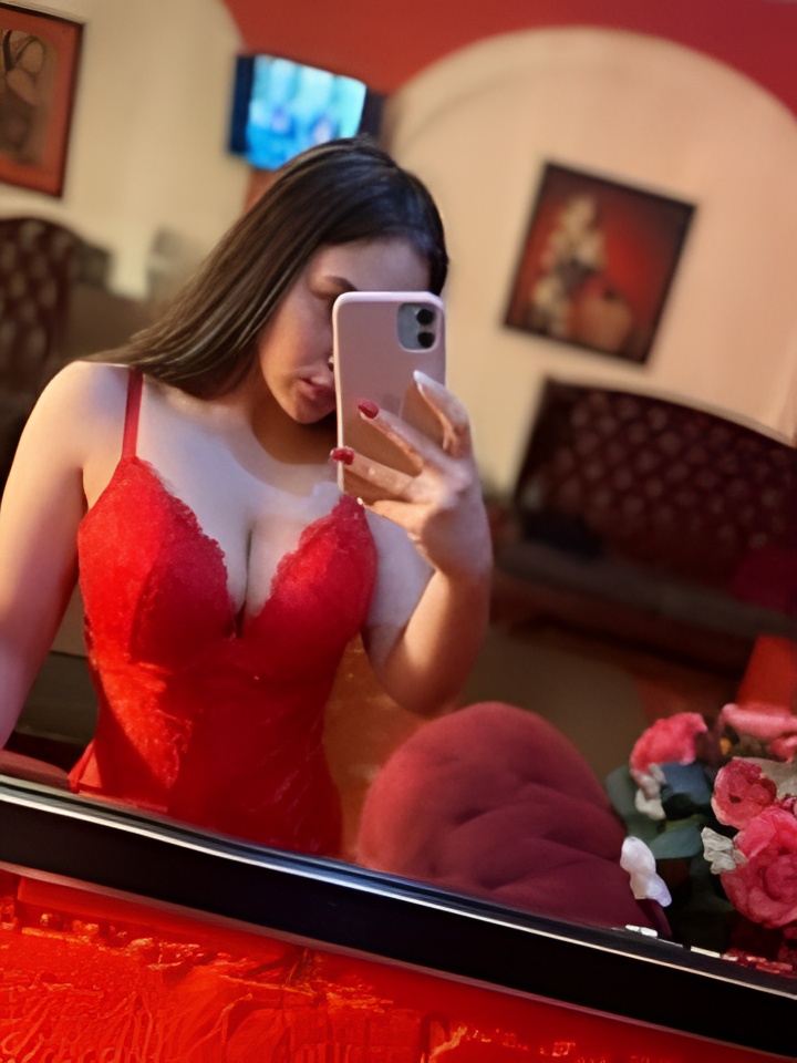 Элина привлекальеная девушка из Северской цена от 2500 руб