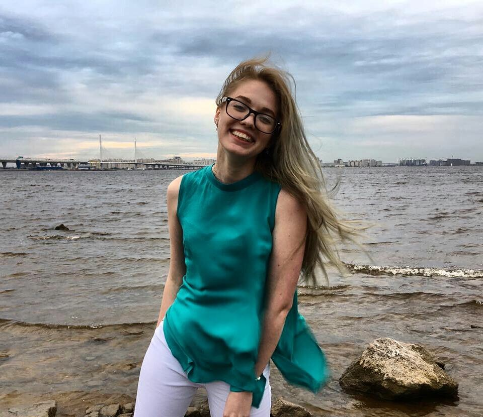 Света привлекальеная девушка из Северской цена от 3500 руб