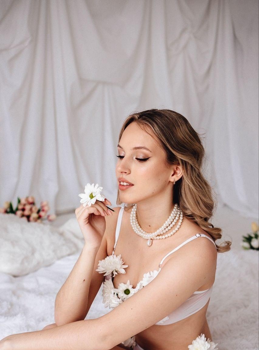 Аня привлекальеная девушка из Северской цена от 7000 руб