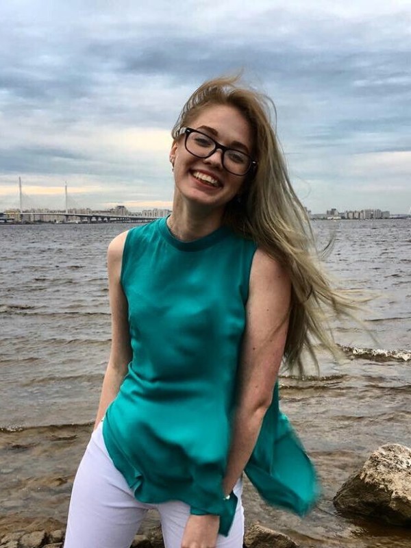 Света привлекательная девушка из Северской цена от 3500 руб